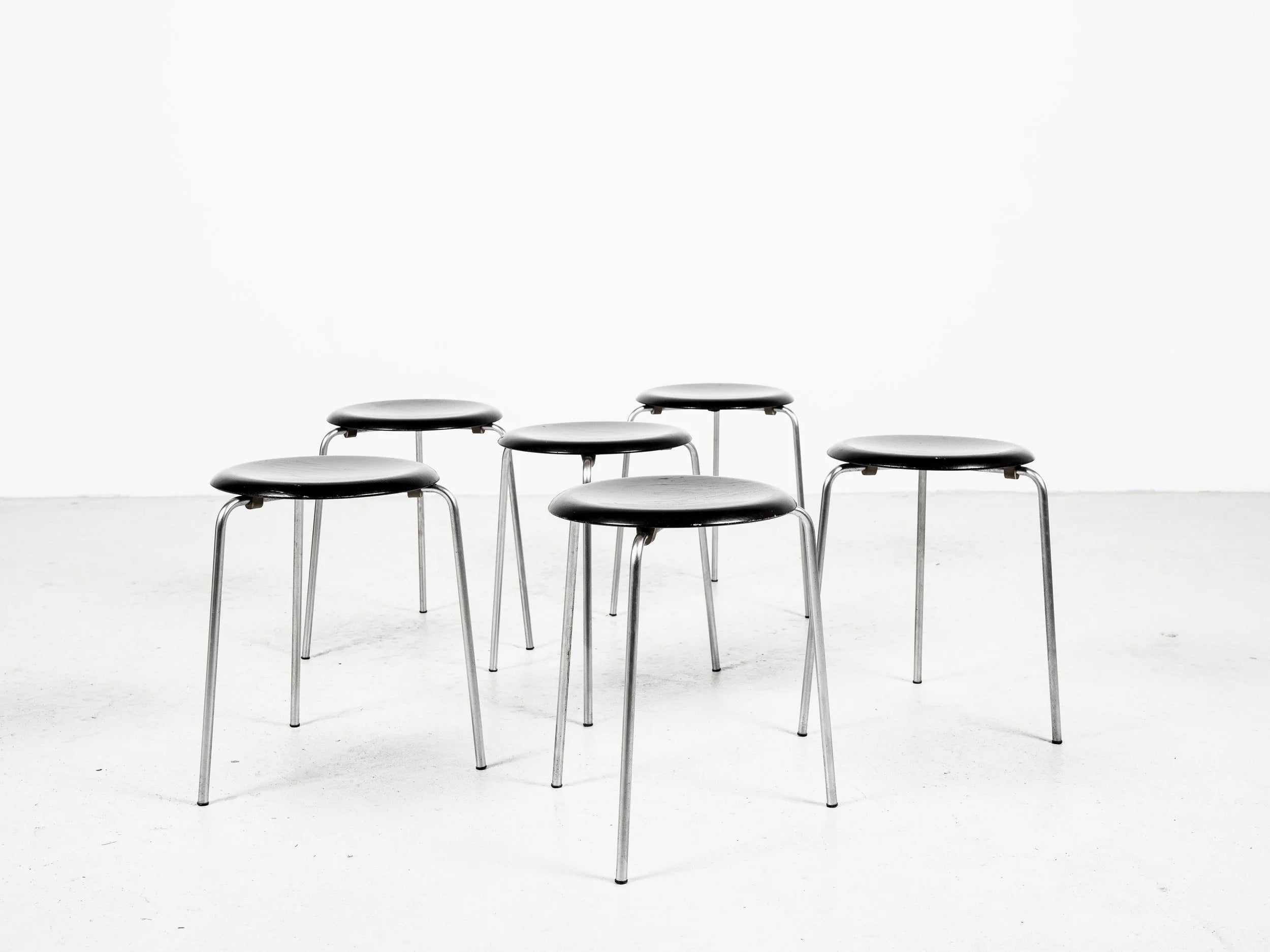 Set_of_6_Midcentury_Dot_stools_in_black_by_Arne_Jacobsen_for_Fritz_Hansen,_1964
