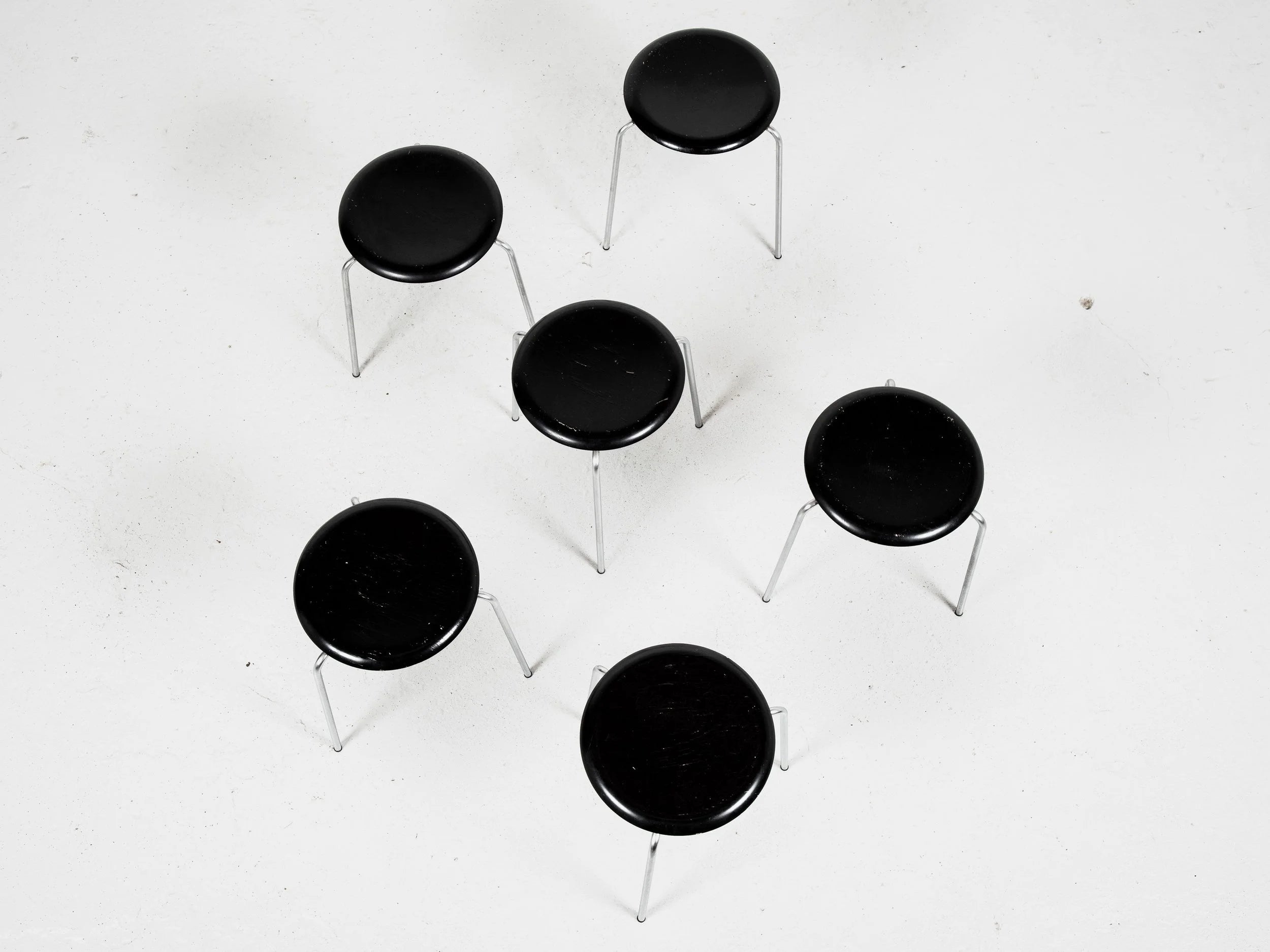 Set_of_6_Midcentury_Dot_stools_in_black_by_Arne_Jacobsen_for_Fritz_Hansen,_1964