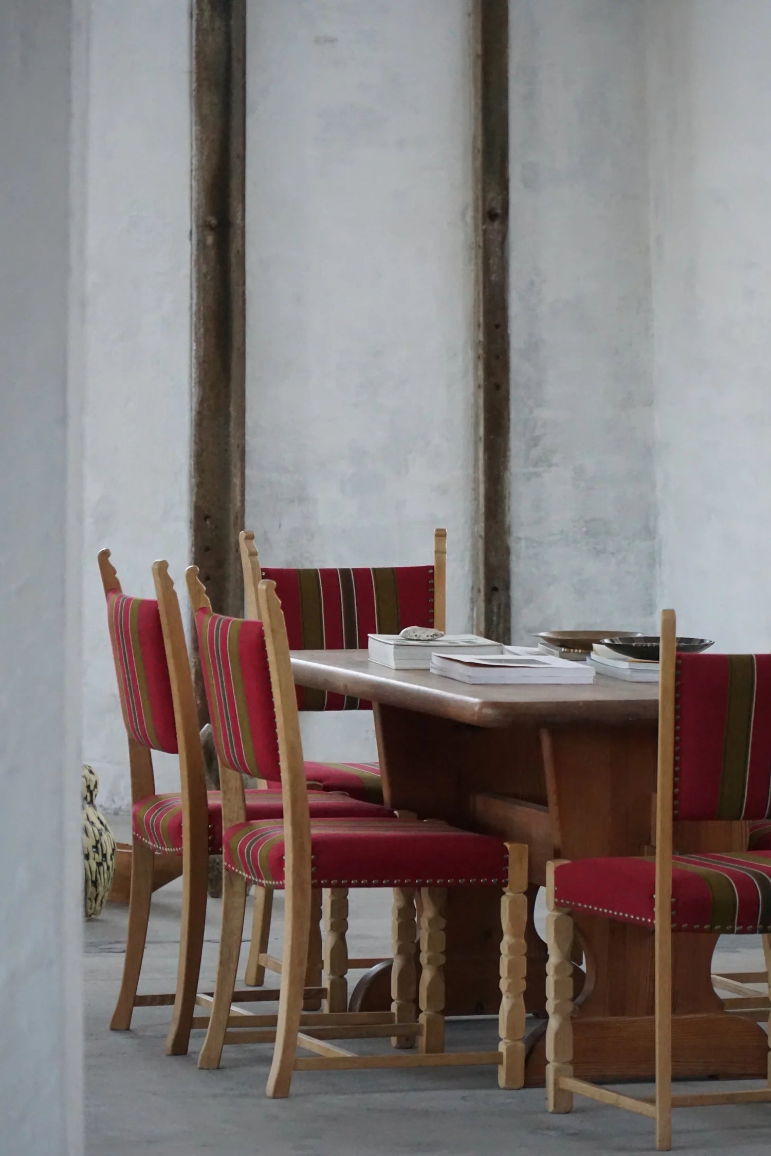 Set_of_6_Oak_Dining_Chairs_with_Red_Upholstery,_Scandinavian_Modern_Design