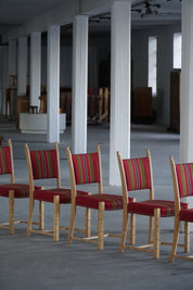 Set_of_6_Oak_Dining_Chairs_with_Red_Upholstery,_Scandinavian_Modern_Design