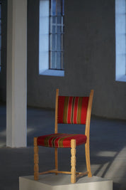 Set_of_6_Oak_Dining_Chairs_with_Red_Upholstery,_Scandinavian_Modern_Design