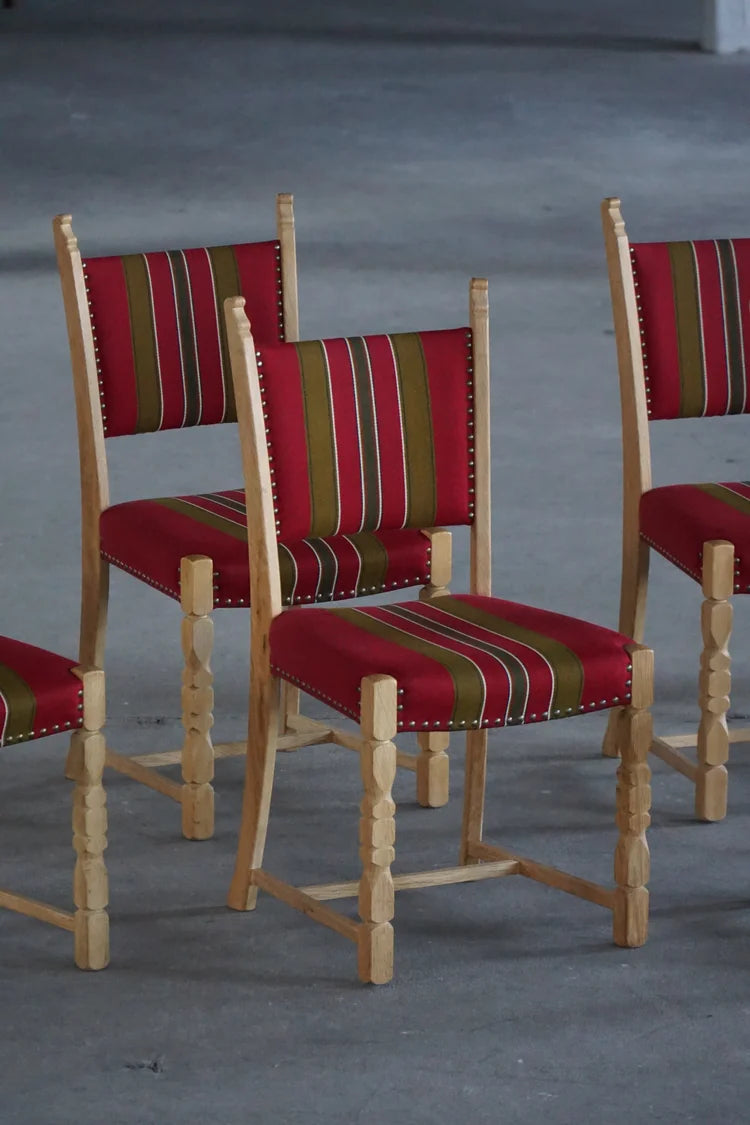 Set_of_6_Oak_Dining_Chairs_with_Red_Upholstery,_Scandinavian_Modern_Design