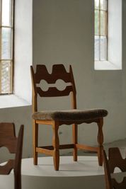 Set_of_6_Razorblade_Chairs_by_Henning_Kjærnulf_in_Oak_&_Lambswool,_1960s