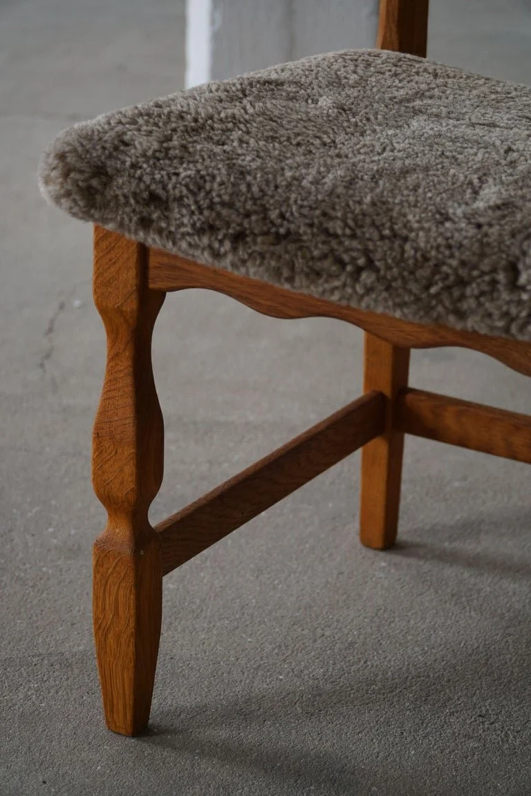 Set_of_6_Razorblade_Chairs_by_Henning_Kjærnulf_in_Oak_&_Lambswool,_1960s