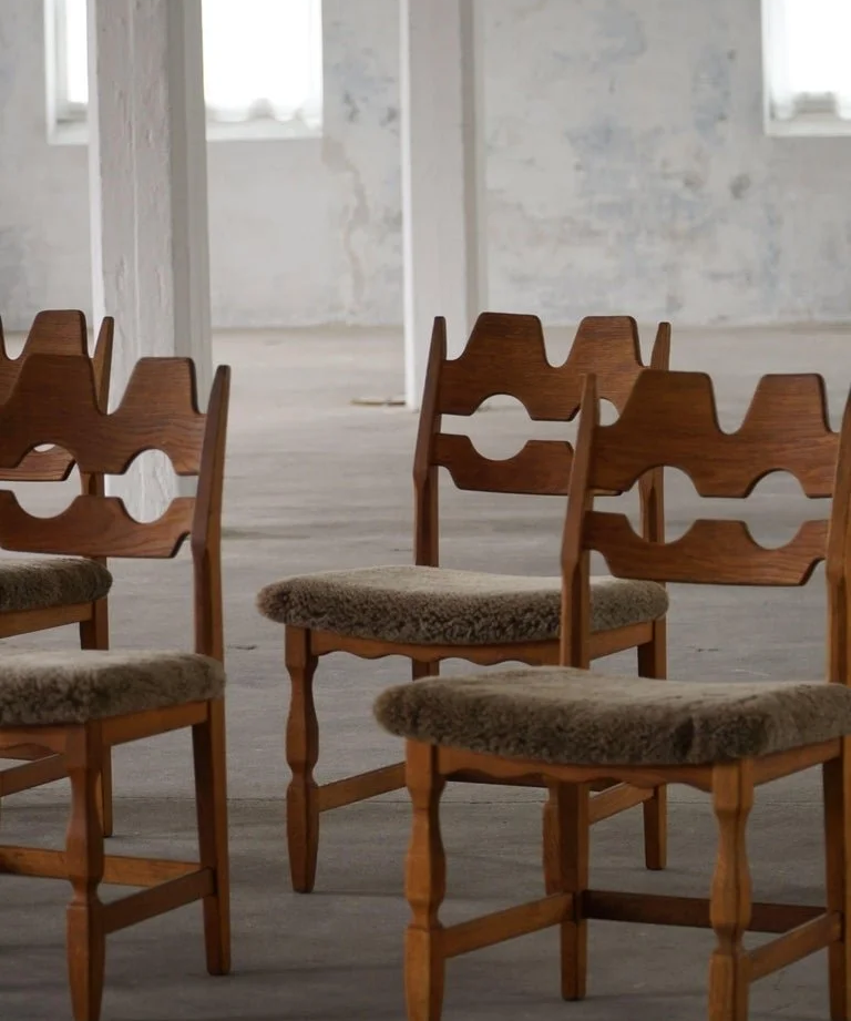 Set_of_6_Razorblade_Chairs_by_Henning_Kjærnulf_in_Oak_&_Lambswool,_1960s