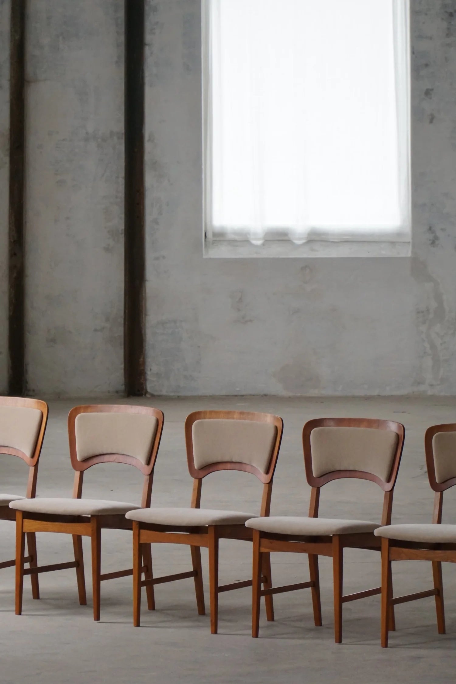 Set_of_6_Scandinavian_Dining_Chairs_in_Oak,_Teak_and_Mohair,_1960s
