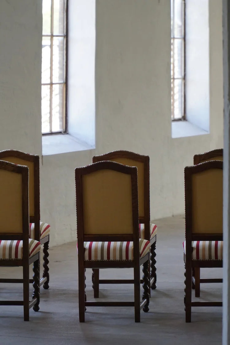 Set_of_6_Swedish_Baroque_Style_Dining_Chairs_in_Carved_Wood