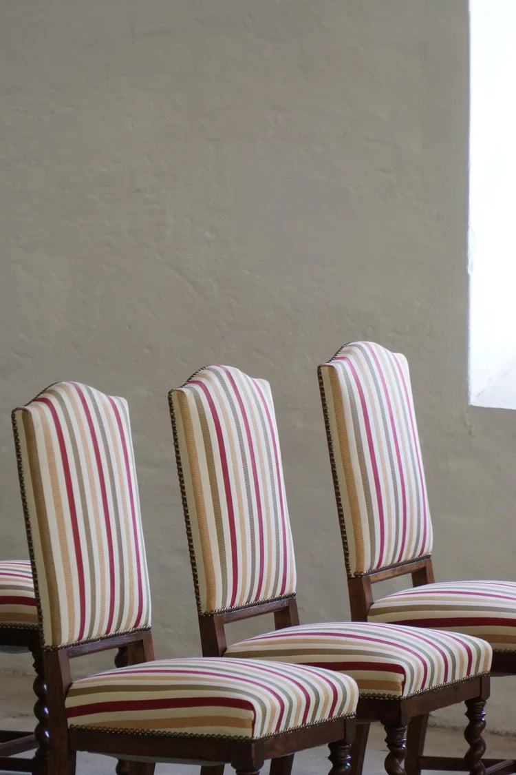 Set_of_6_Swedish_Baroque_Style_Dining_Chairs_in_Carved_Wood