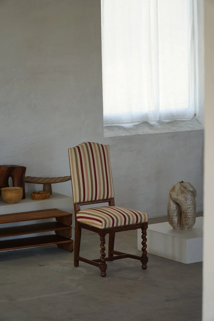 Set_of_6_Swedish_Baroque_Style_Dining_Chairs_in_Carved_Wood