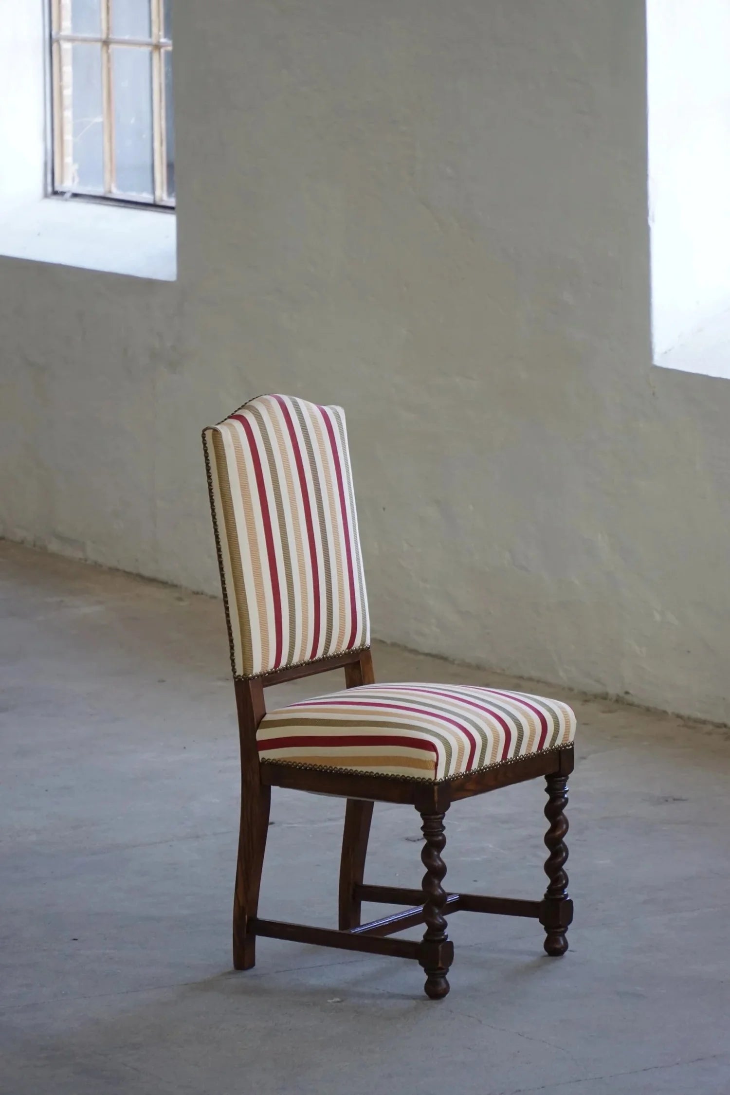 Set_of_6_Swedish_Baroque_Style_Dining_Chairs_in_Carved_Wood