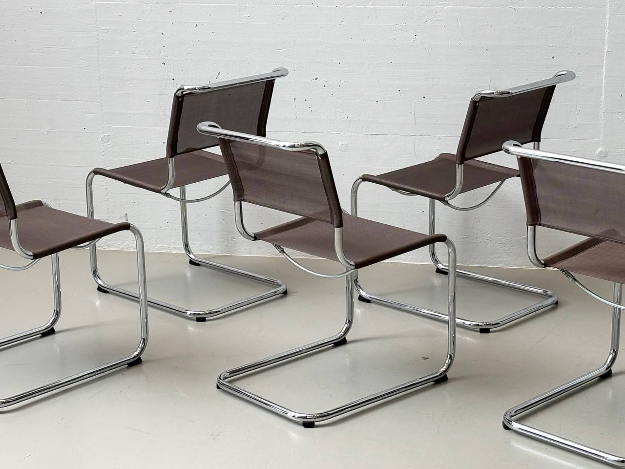 Set_of_6_Thonet_S33_cantilever_chairs_with_brown_mesh_upholstery