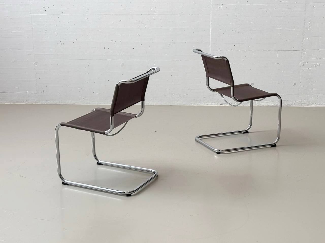Set_of_6_Thonet_S33_cantilever_chairs_with_brown_mesh_upholstery