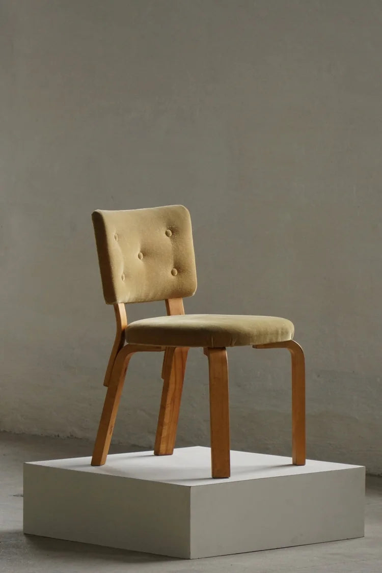 Set_of_7_Alvar_Aalto_Model_62_Dining_Chairs_for_Artek_Hedemora,_Sweden,_1950s