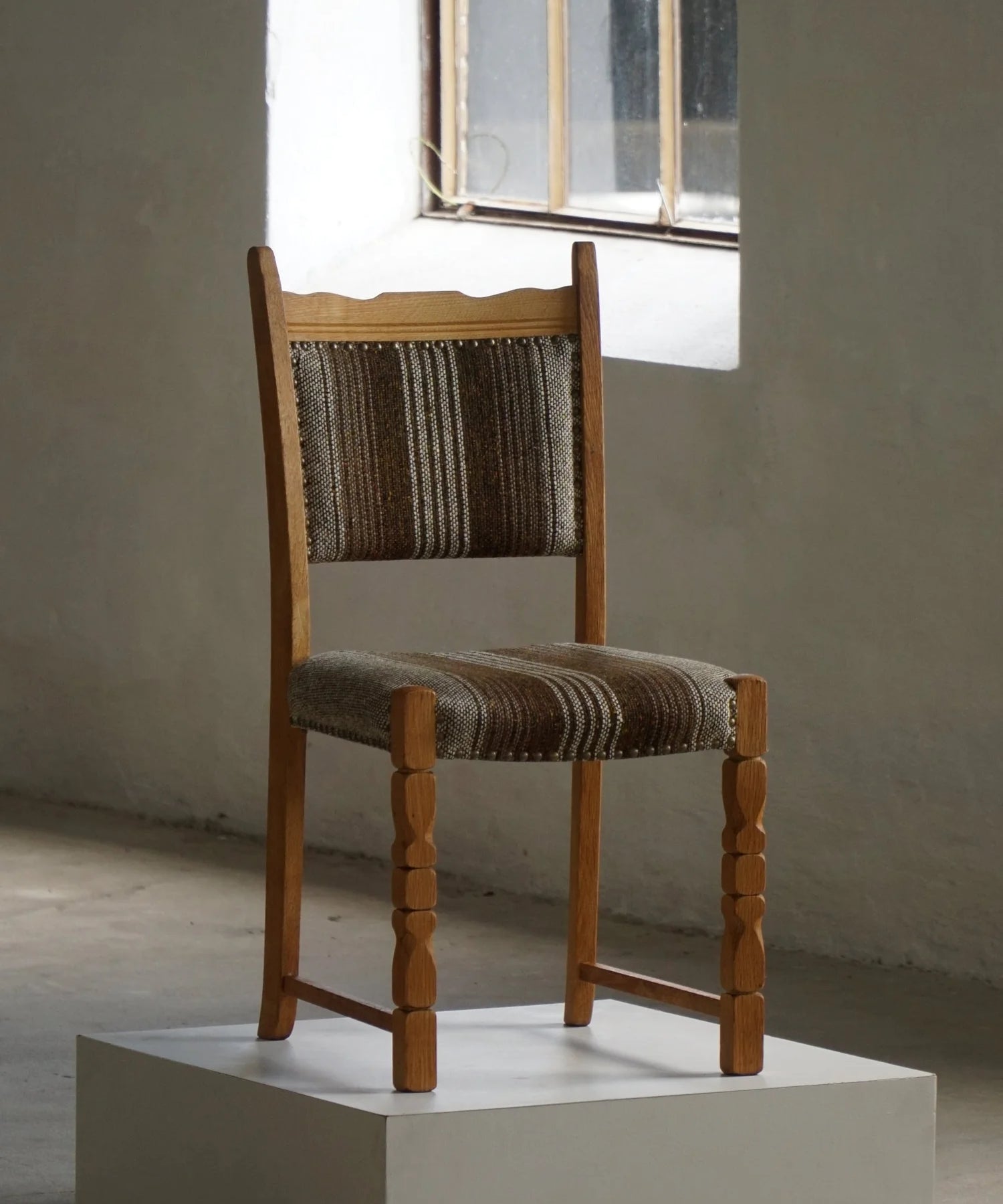 Set_of_8_Danish_Mid_Century_Modern_Oak_Dining_Chairs_with_Wool_Upholstery,_1960s