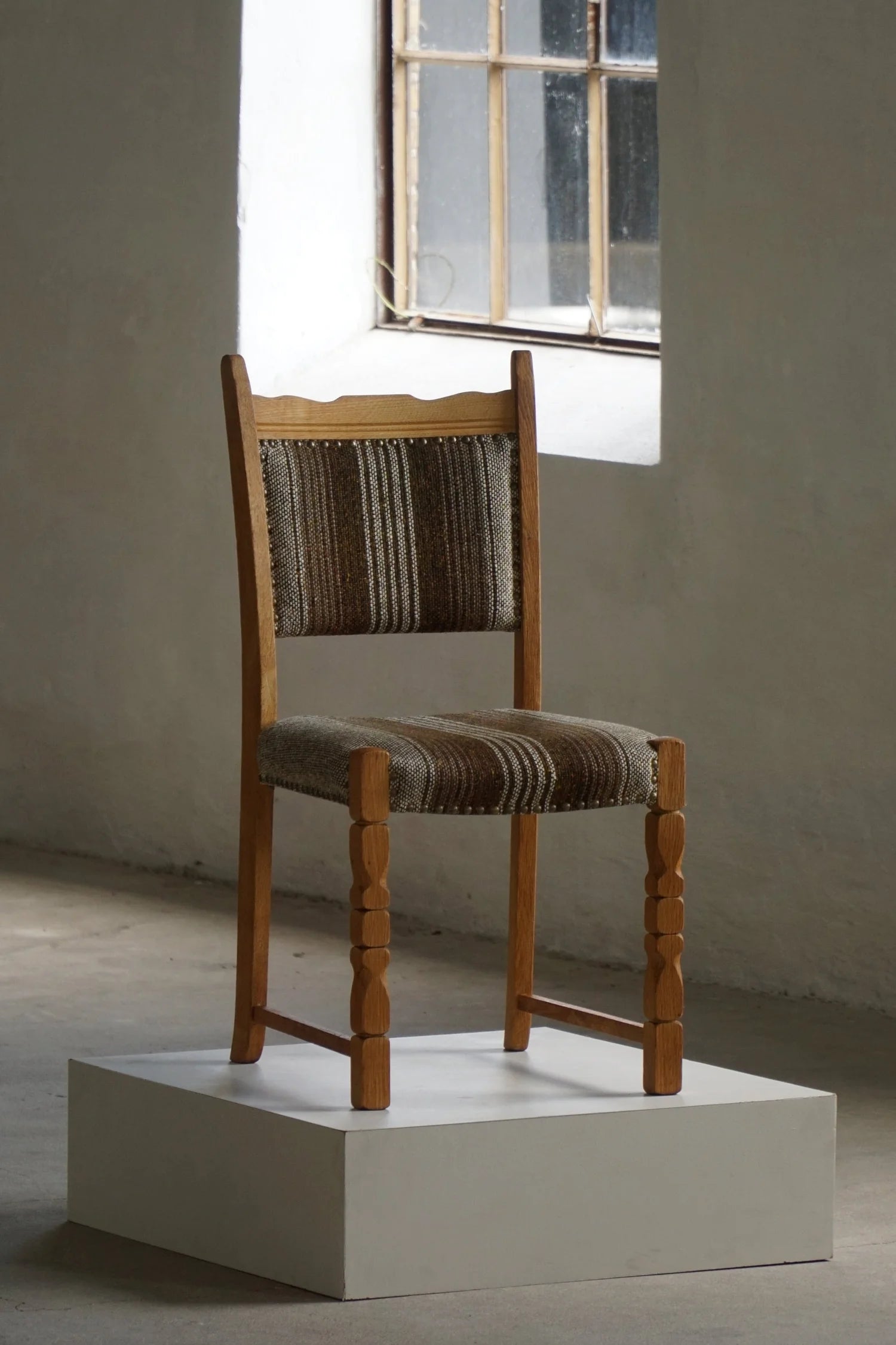 Set_of_8_Danish_Mid_Century_Modern_Oak_Dining_Chairs_with_Wool_Upholstery,_1960s