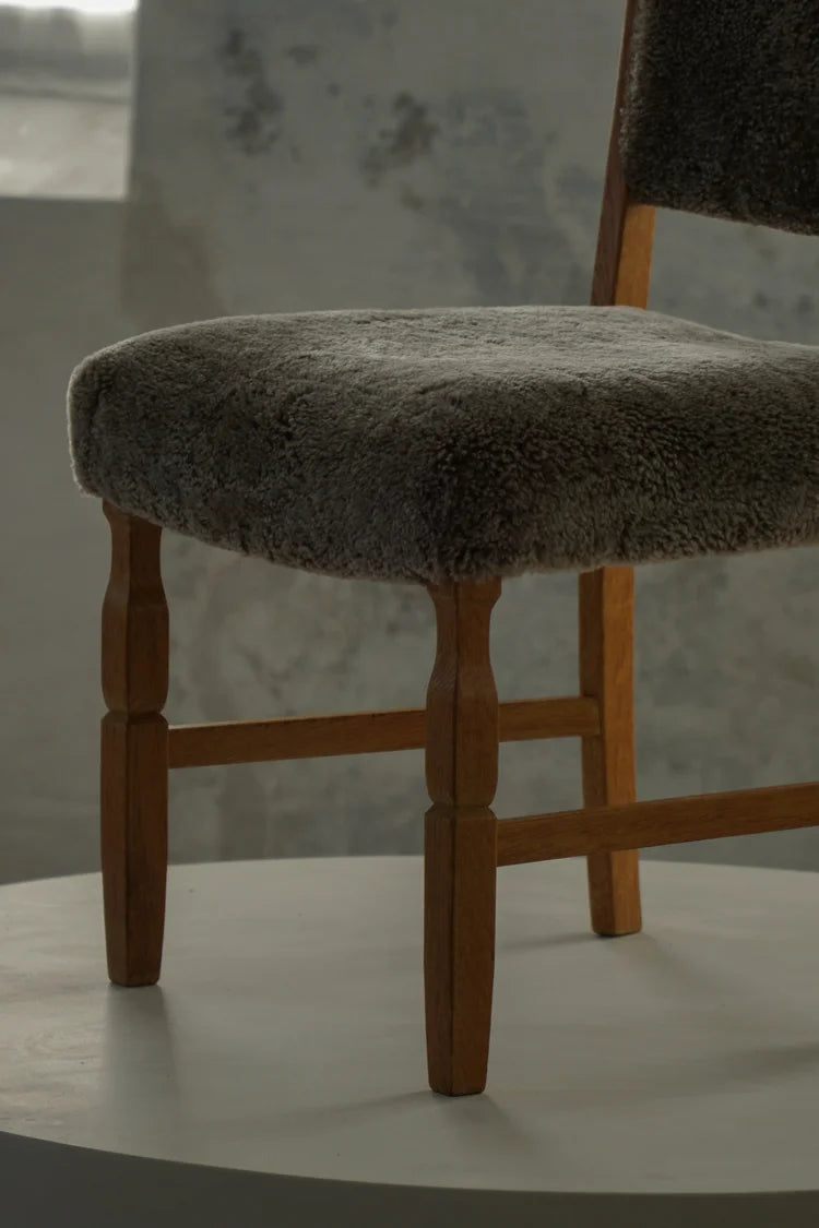 Set_of_8_Danish_Modern_Dining_Chairs_in_Oak_and_Lambswool,_1960s