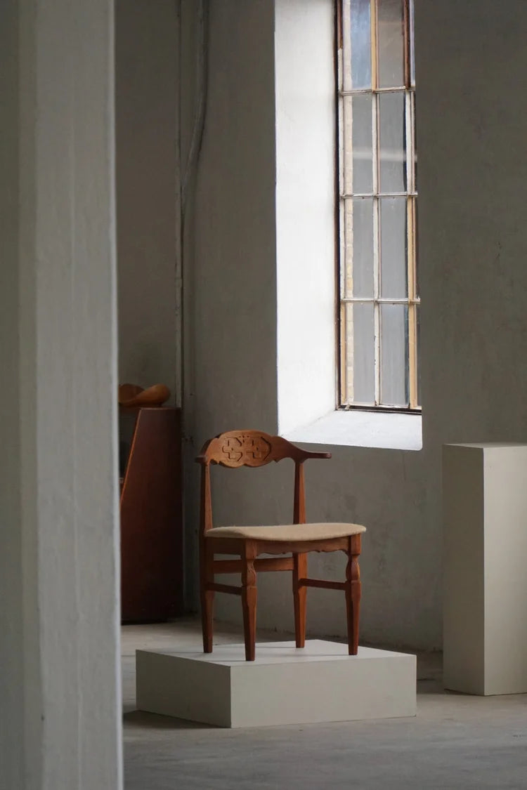 Set_of_8_Henning_Kjærnulf_Hessian_Dining_Chairs,_Danish_Modern_Design