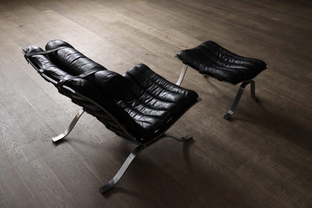 Set_of_Ari_Lounge_Chair_with_Ottoman_by_Arne_Norell_for_Norell_Möbel_AB,_Black_Leather_and_Chrome,_Sweden,_1966