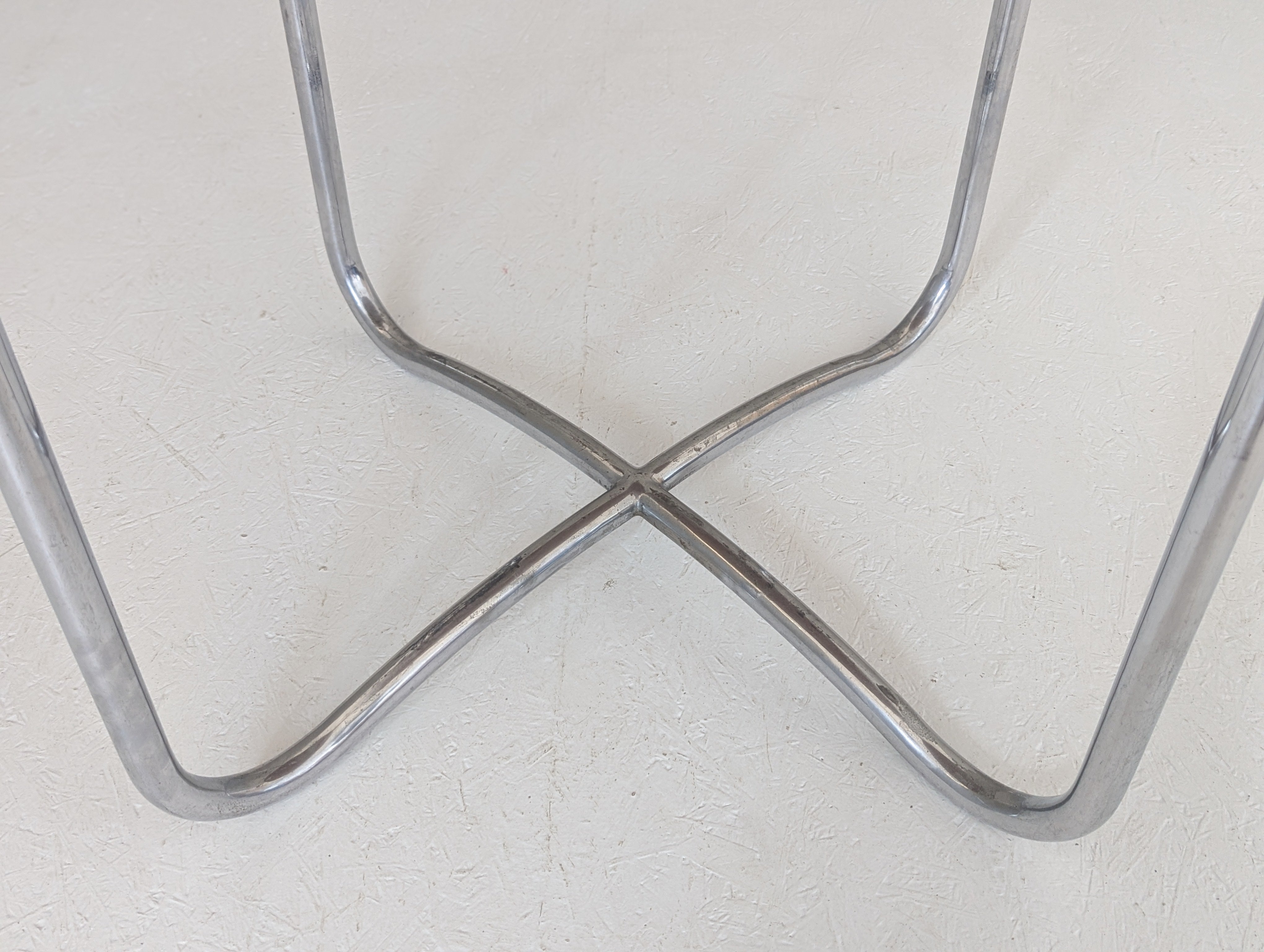 Set_of_Bauhaus_Tubular_Steel_Seating_H128_by_Jindrich_Halabala_for_UP_Zavody,_1930s