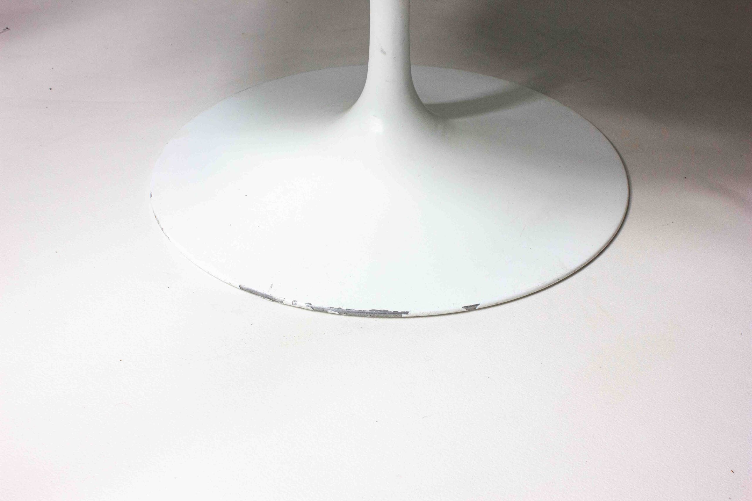 Set_of_8_Eero_Saarinen_Tulip_Armchairs_for_Knoll,_1970s_with_Green_Cushions