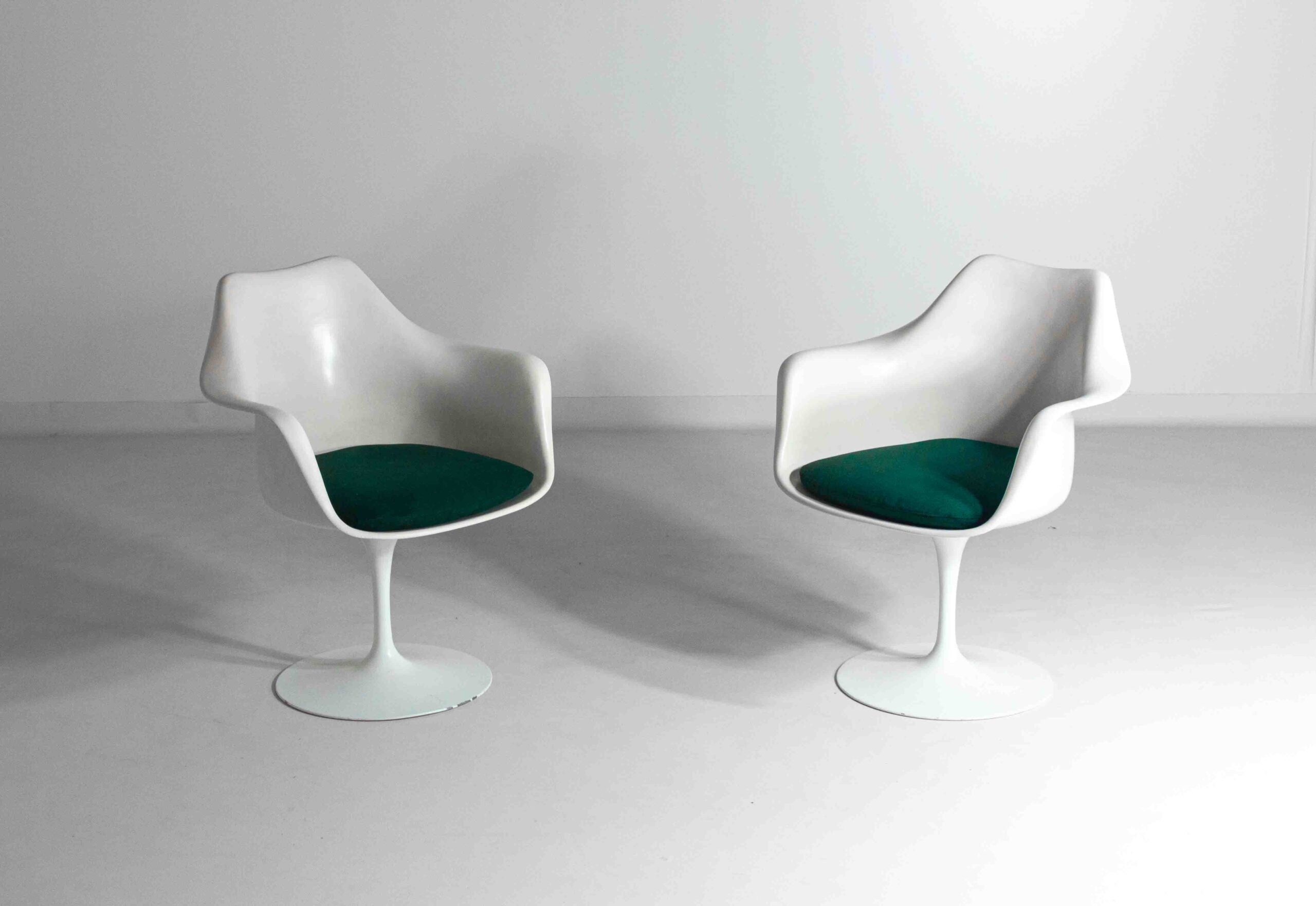 Set_of_8_Eero_Saarinen_Tulip_Armchairs_for_Knoll,_1970s_with_Green_Cushions