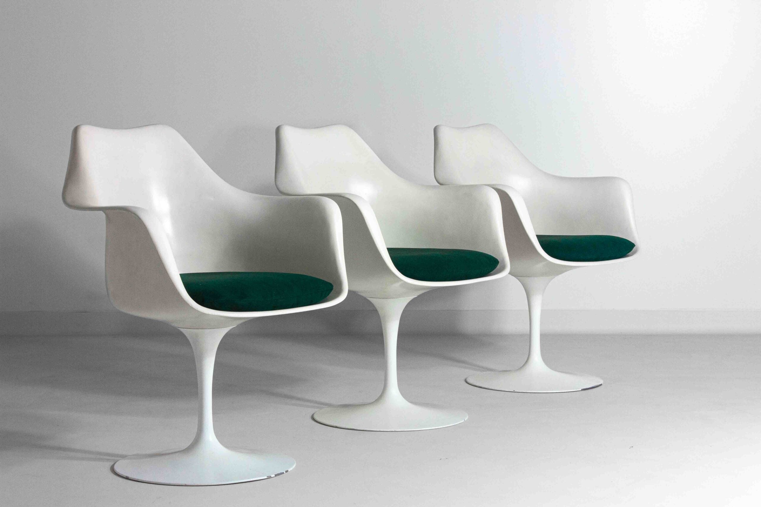 Set_of_8_Eero_Saarinen_Tulip_Armchairs_for_Knoll,_1970s_with_Green_Cushions