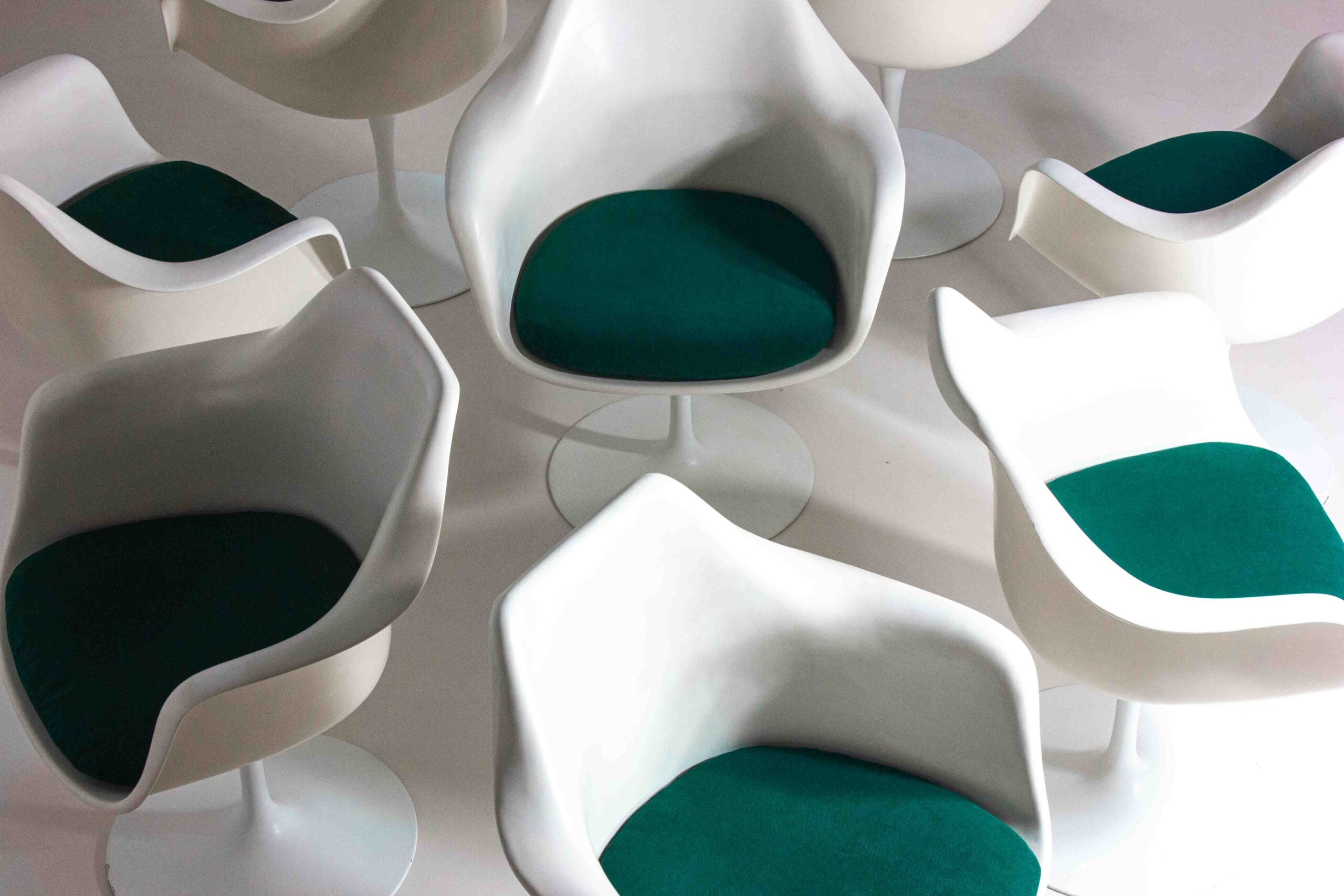 Set_of_8_Eero_Saarinen_Tulip_Armchairs_for_Knoll,_1970s_with_Green_Cushions