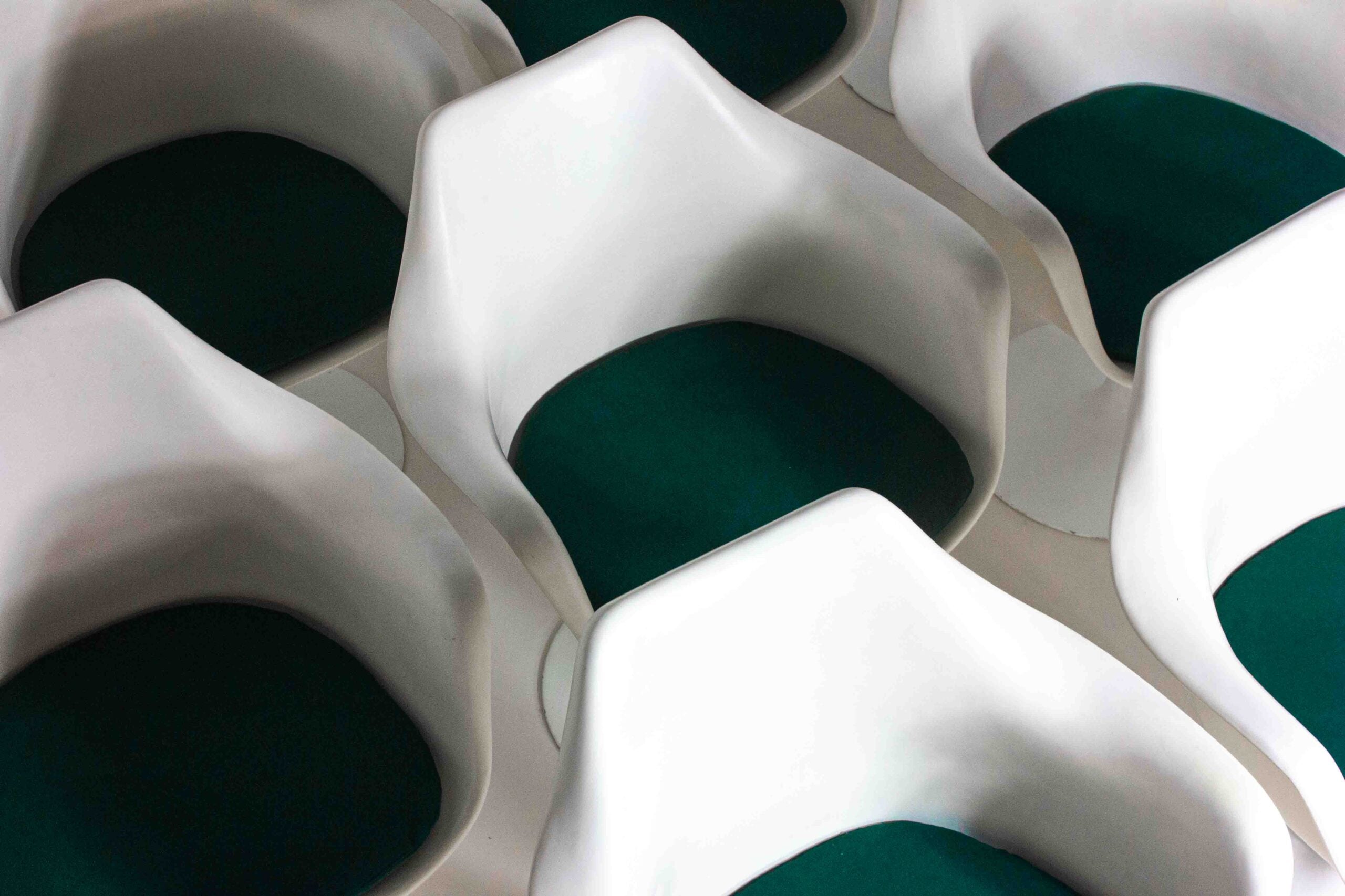 Set_of_8_Eero_Saarinen_Tulip_Armchairs_for_Knoll,_1970s_with_Green_Cushions