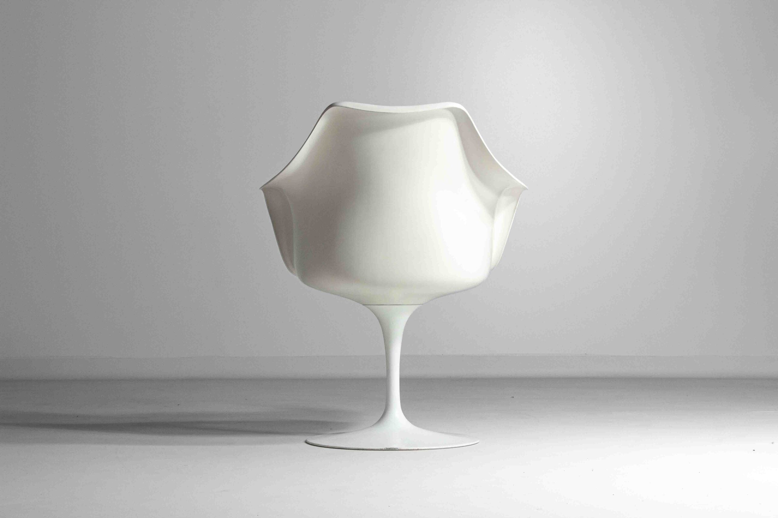 Set_of_8_Eero_Saarinen_Tulip_Armchairs_for_Knoll,_1970s_with_Green_Cushions