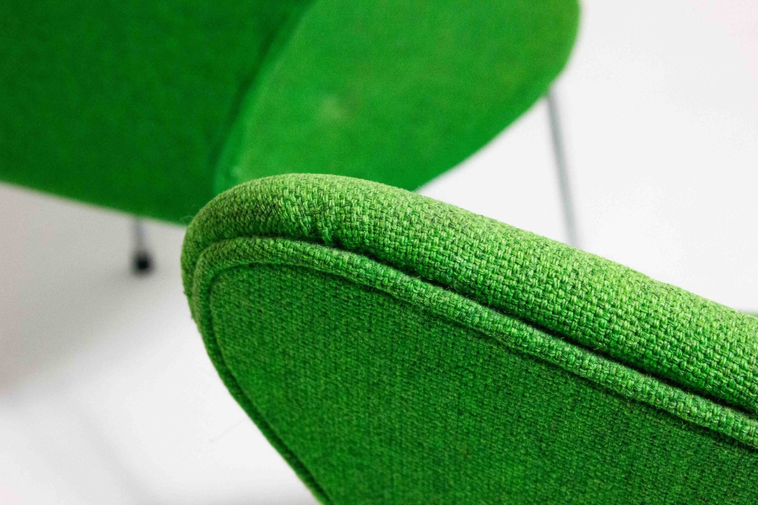 Set_of_4_Arne_Jacobsen_“Butterfly”_Chairs_by_Fritz_Hansen,_1980s_Emerald_Green