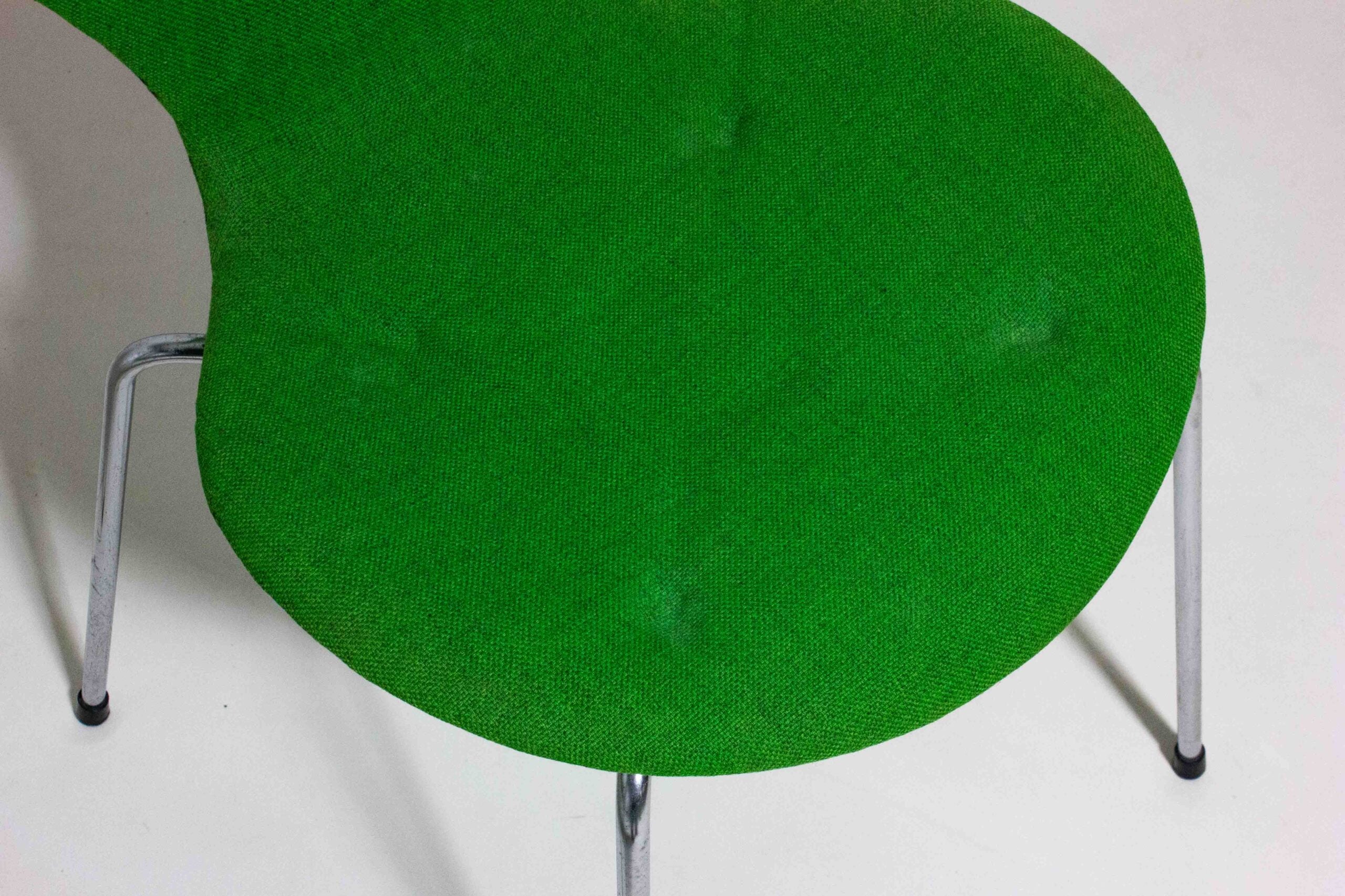 Set_of_4_Arne_Jacobsen_“Butterfly”_Chairs_by_Fritz_Hansen,_1980s_Emerald_Green