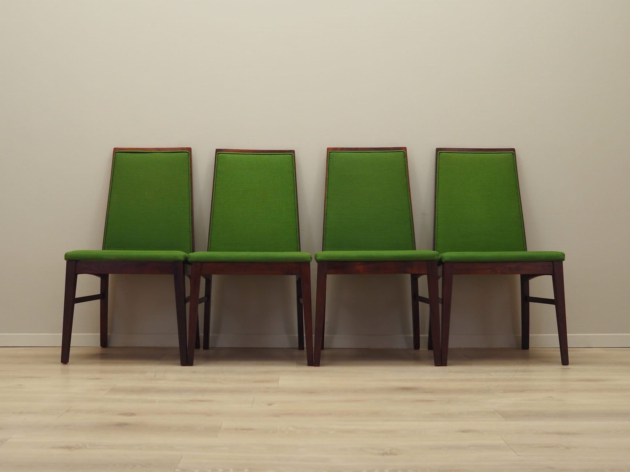 Set_of_4_Chairs,_Dyrlund,_Rosewood,_1970s,_Denmark