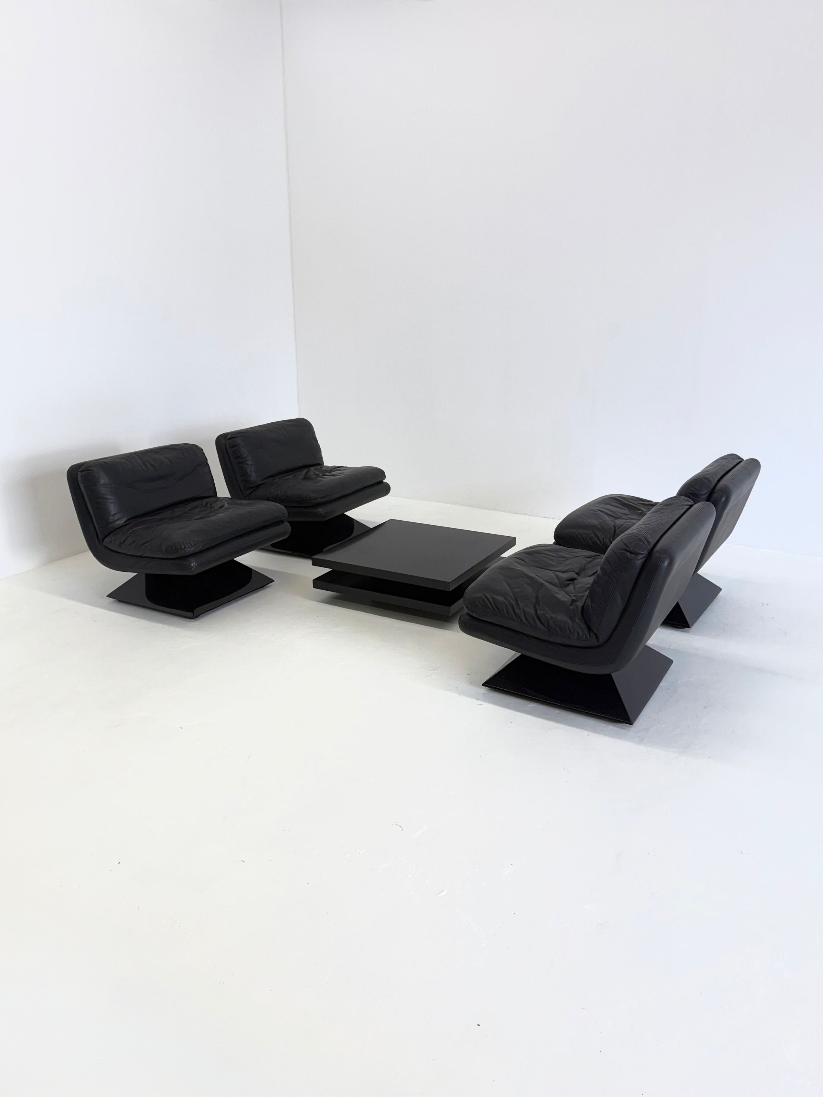 Set_of_4_Hans_von_Klier_armchairs_with_coffee_table_for_Giuseppe_Rossi_di_Albizzate