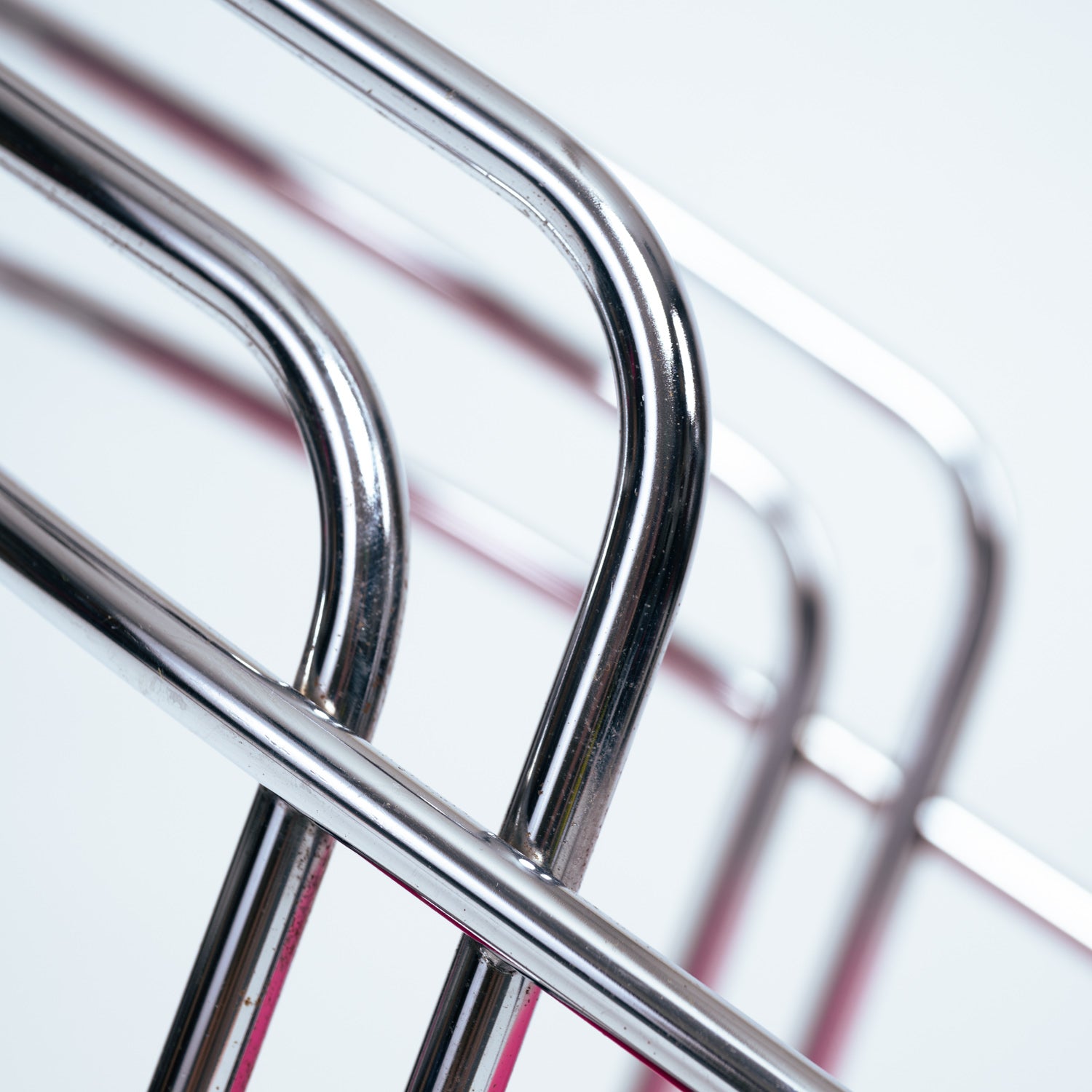 Set_of_4_Italian_Chrome_Dining_Chairs_in_Pink_Velvet,_Postmodern_Dining_Chairs,_1970s