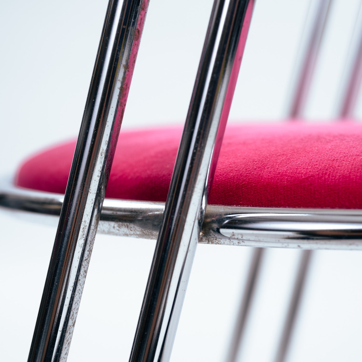 Set_of_4_Italian_Chrome_Dining_Chairs_in_Pink_Velvet,_Postmodern_Dining_Chairs,_1970s