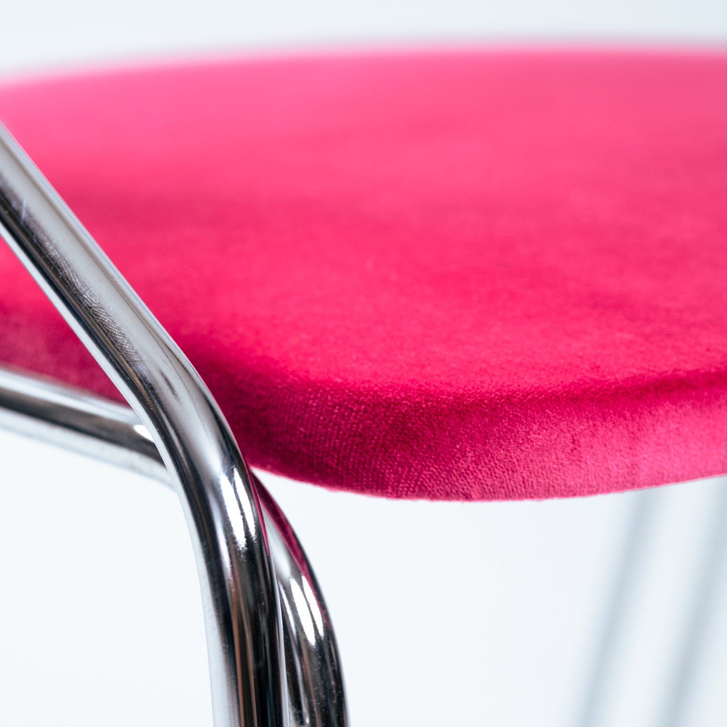Set_of_4_Italian_Chrome_Dining_Chairs_in_Pink_Velvet,_Postmodern_Dining_Chairs,_1970s