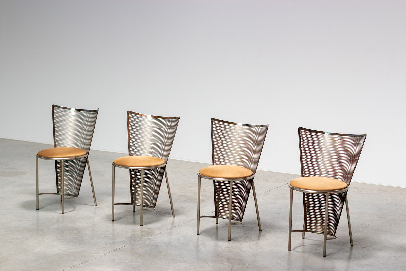 Set_of_4_Sevilla_chairs_by_Frans_Van_Praet_for_the_Pavilion_in_1992_World_Expo