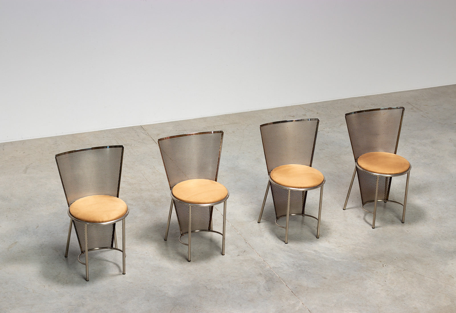 Set_of_4_Sevilla_chairs_by_Frans_Van_Praet_for_the_Pavilion_in_1992_World_Expo