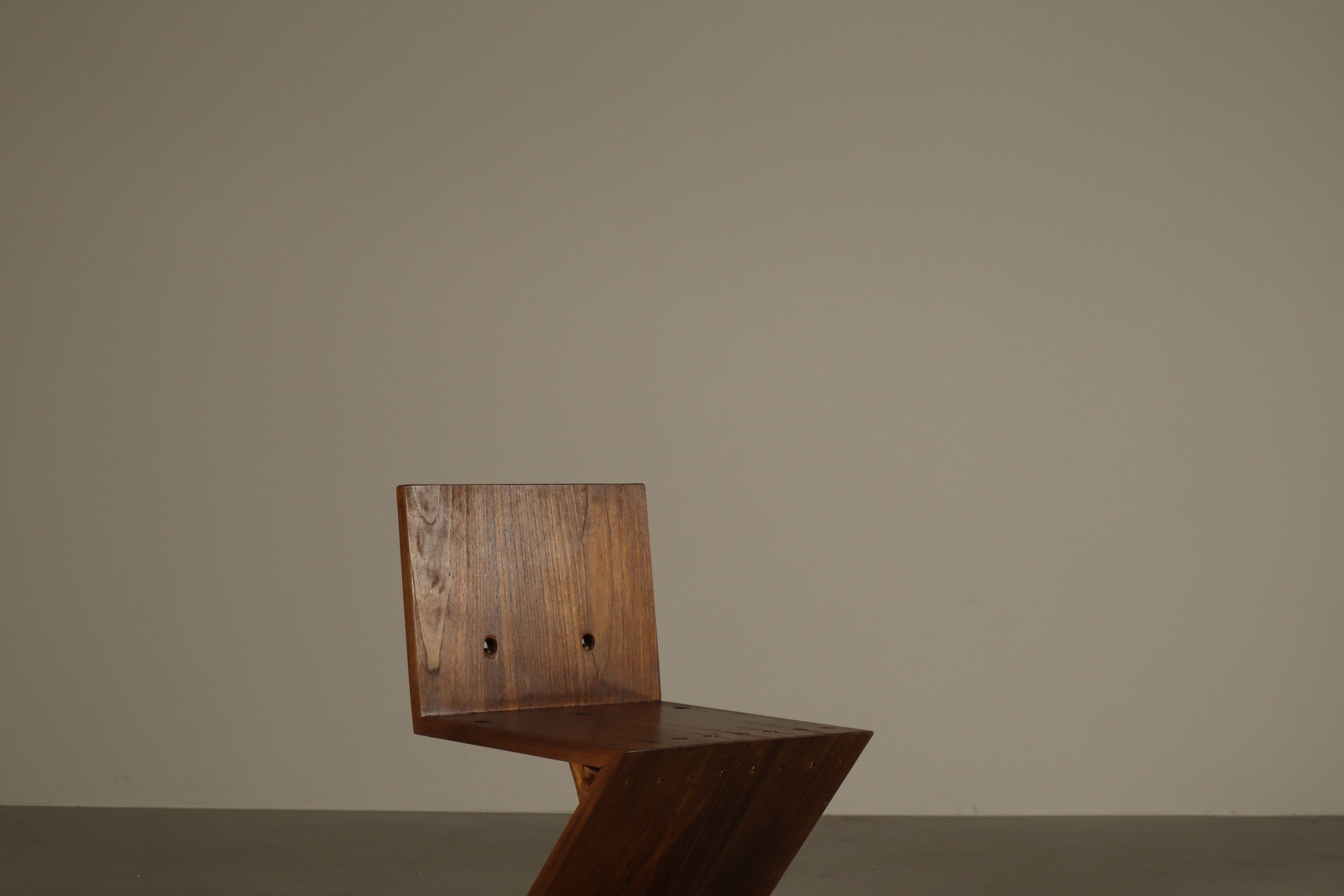 Set_of_4_Handcrafted_Zig-Zag_Chairs_After_Gerrit_Rietveld_in_Dark-Stained_Solid_Wood