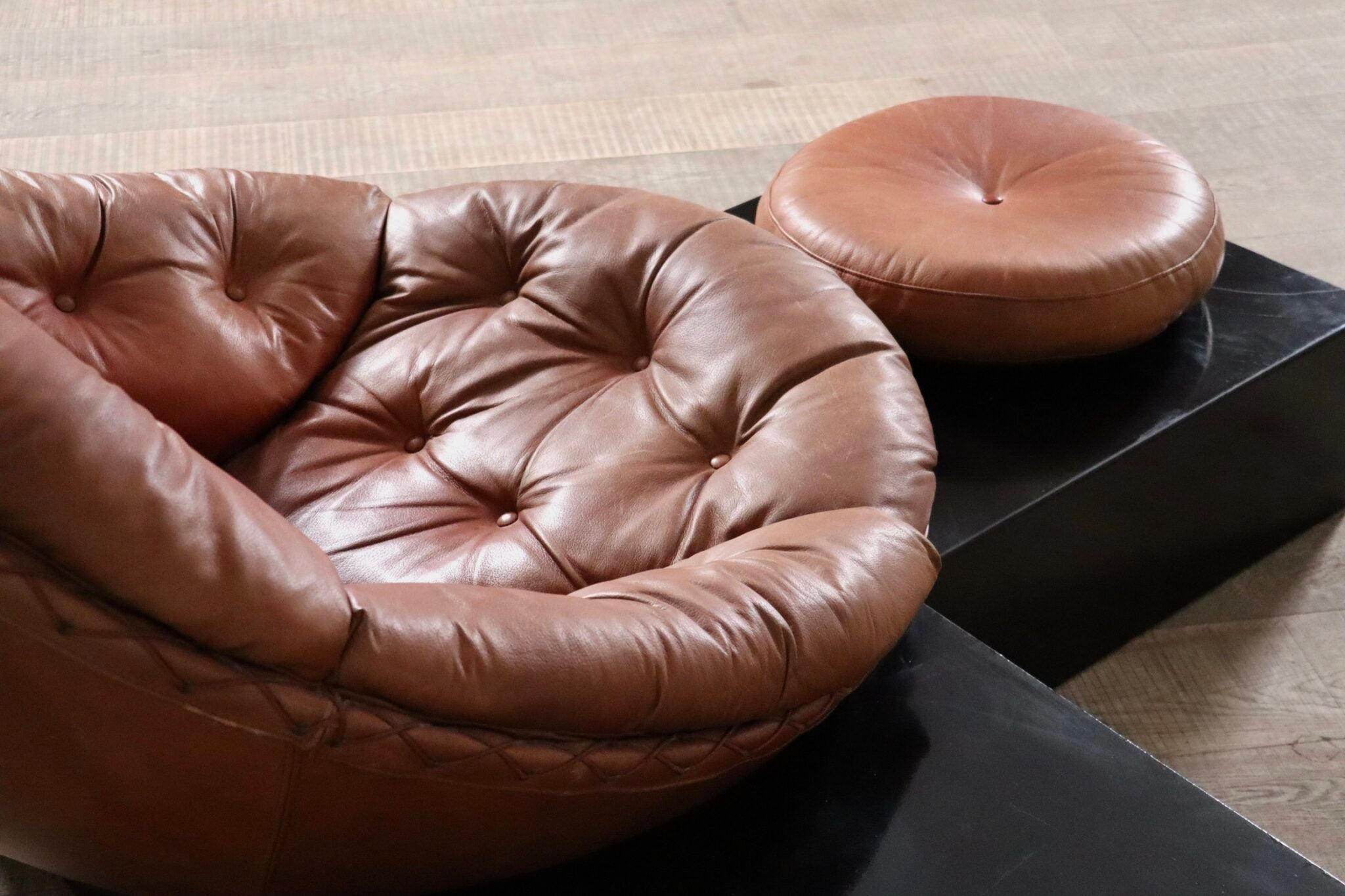 Set_of_Illum_Wikkelsø_Apollo_sofa_for_Ryesberg_Møbler,_Denmark_1970s