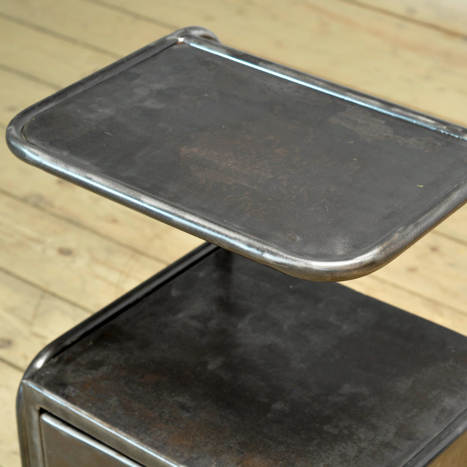 Set_of_2_Iron_Nightstands_from_1950s