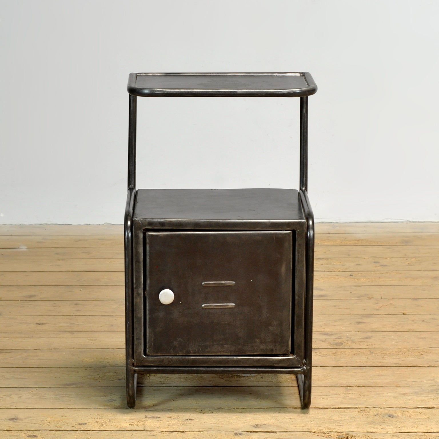 Set_of_2_Iron_Nightstands_from_1950s