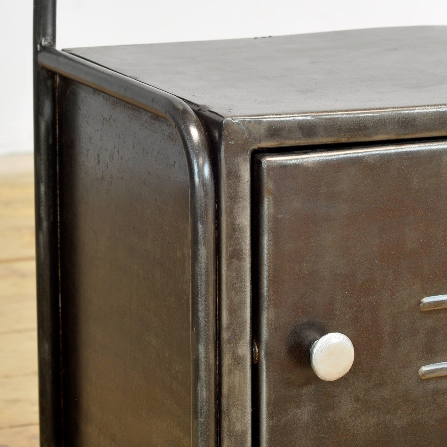 Set_of_2_Iron_Nightstands_from_1950s