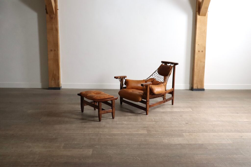Set_of_Jean_Gillon_“Jangada”_Lounge_Chair_with_Ottoman_in_Cognac_Leather,_Brazil_1960s