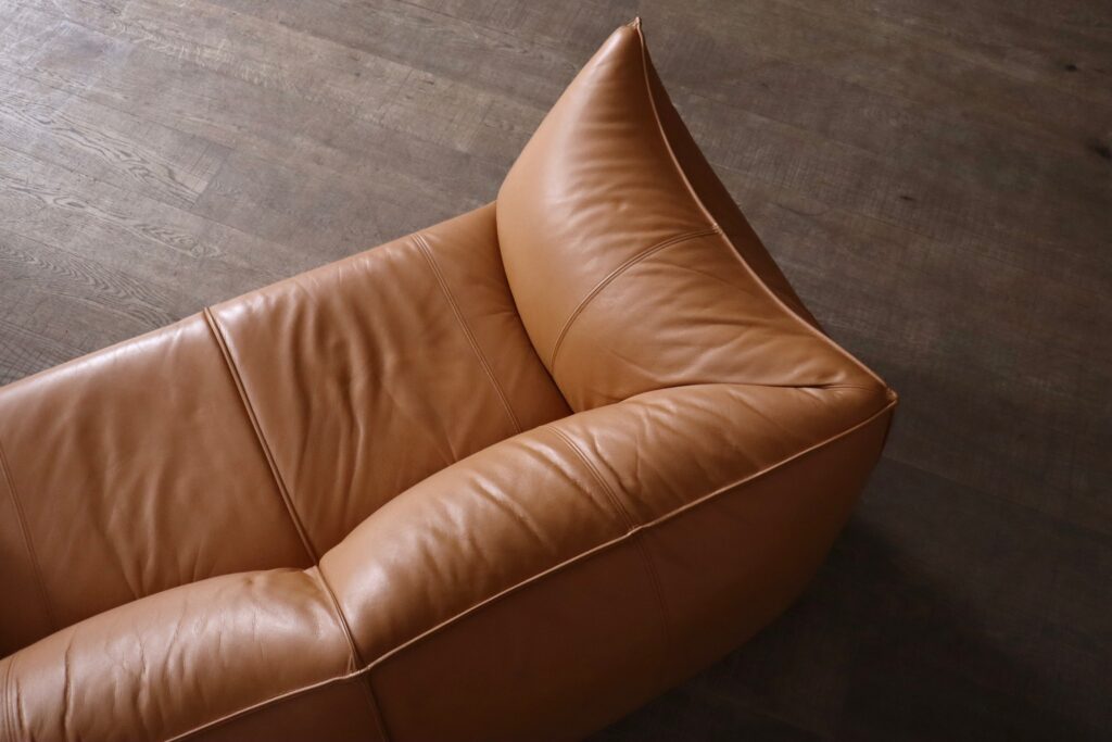 Set_of_Le_Bambole_Sofa_and_Lounge_Chair_Set_by_Mario_Bellini_for_B&B_Italia,_Original_Cognac_Leather,_Italy,_1970s