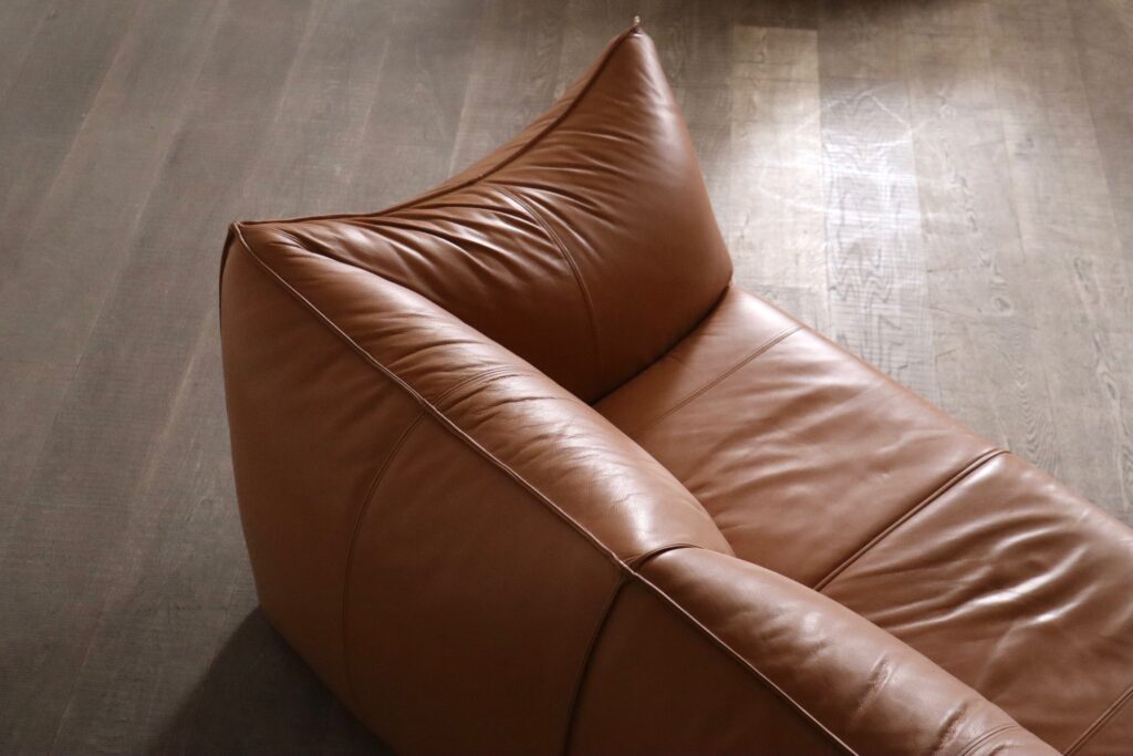 Set_of_Le_Bambole_Sofa_and_Lounge_Chair_Set_by_Mario_Bellini_for_B&B_Italia,_Original_Cognac_Leather,_Italy,_1970s