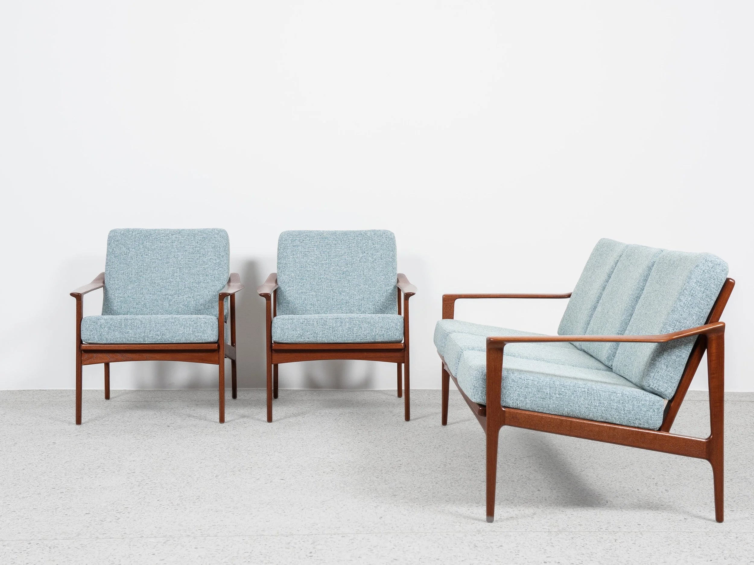 Set_of_Midcentury_Sofa_and_2_chairs_in_teak_by_Ib_Kofod_Larsen