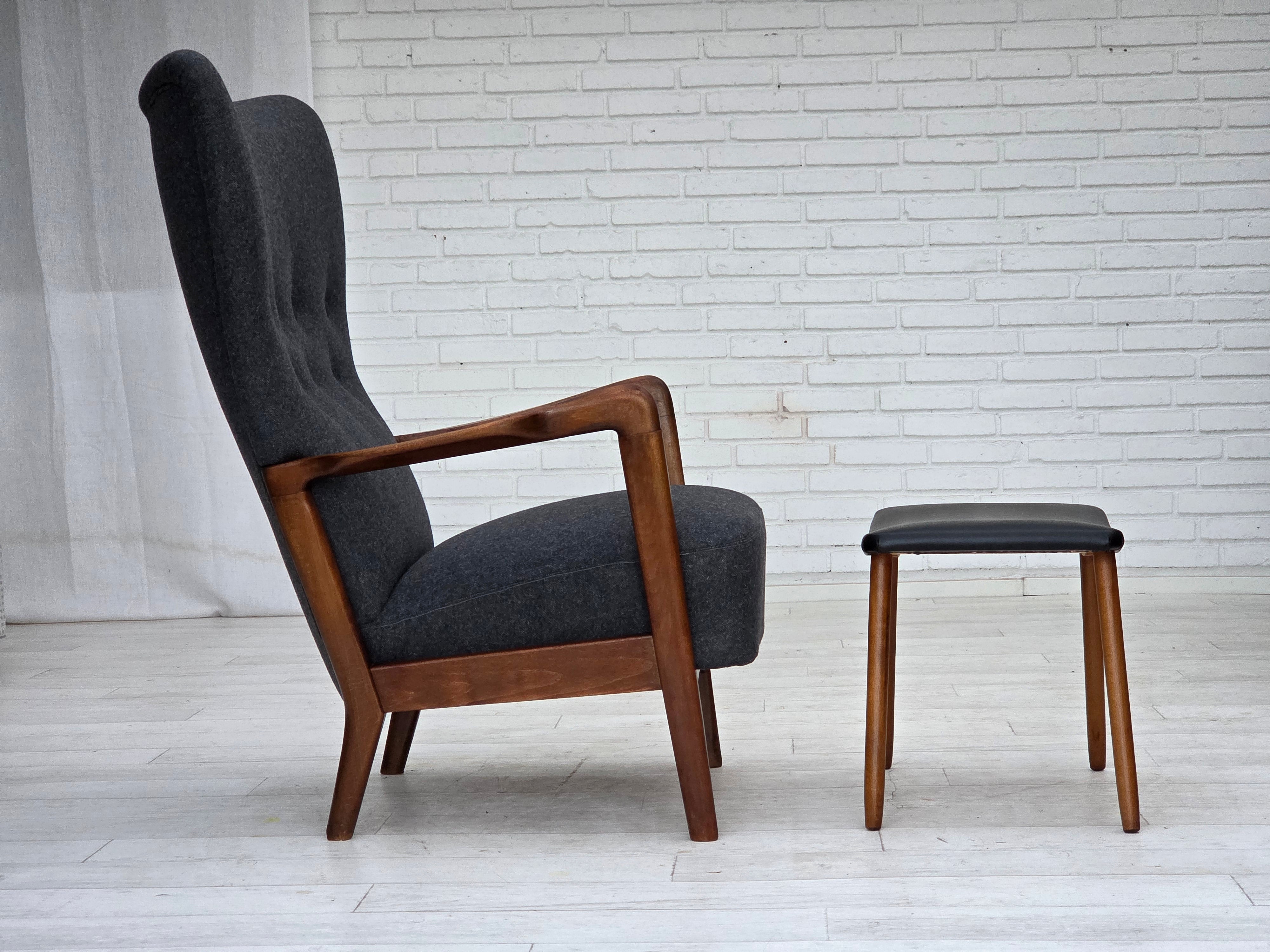 Set_of_Model_8000_Lounge_Chair_and_Ottoman_by_Fritz_Hansen_1960s_Denmark
