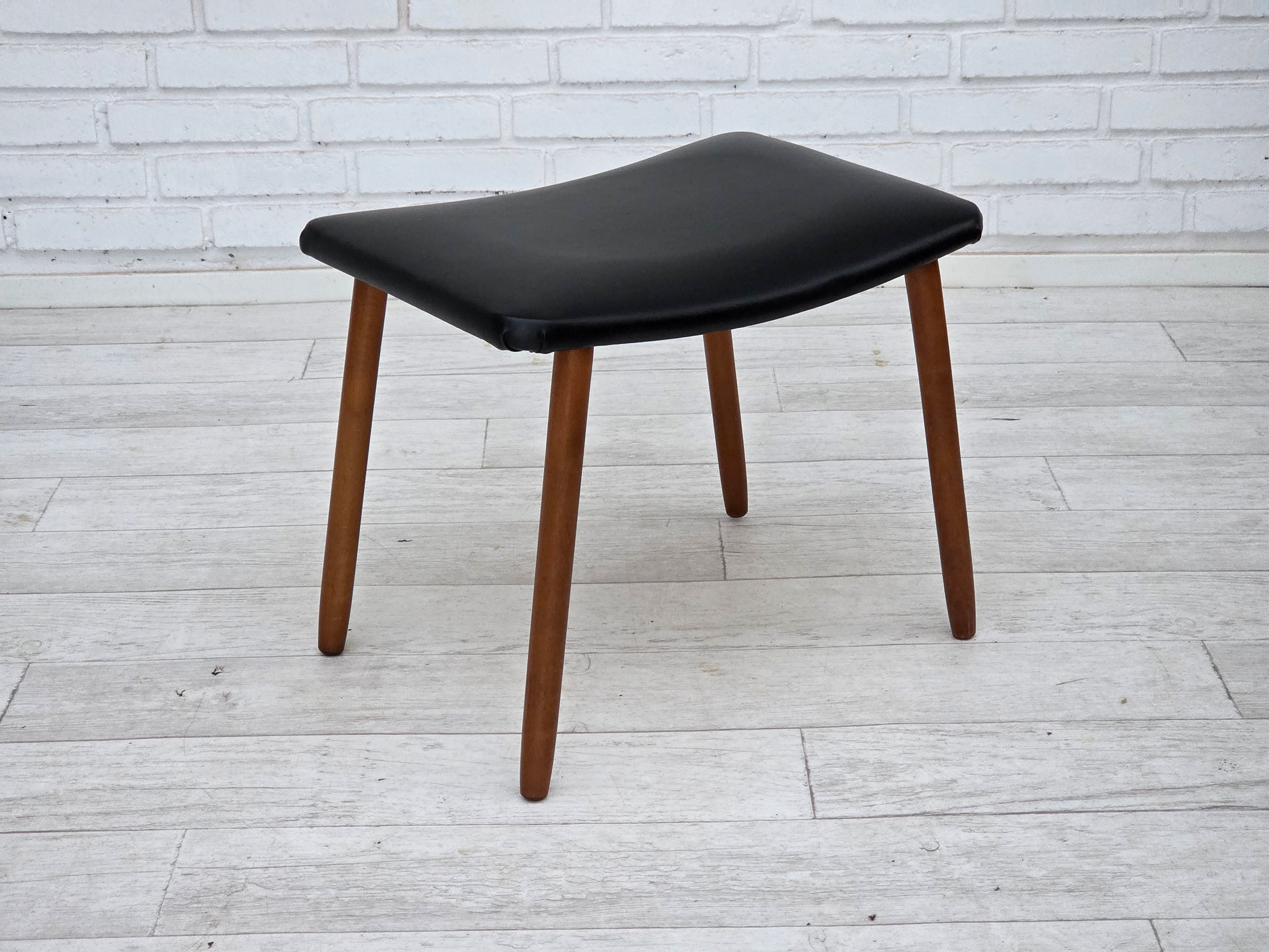 Set_of_Model_8000_Lounge_Chair_and_Ottoman_by_Fritz_Hansen_1960s_Denmark