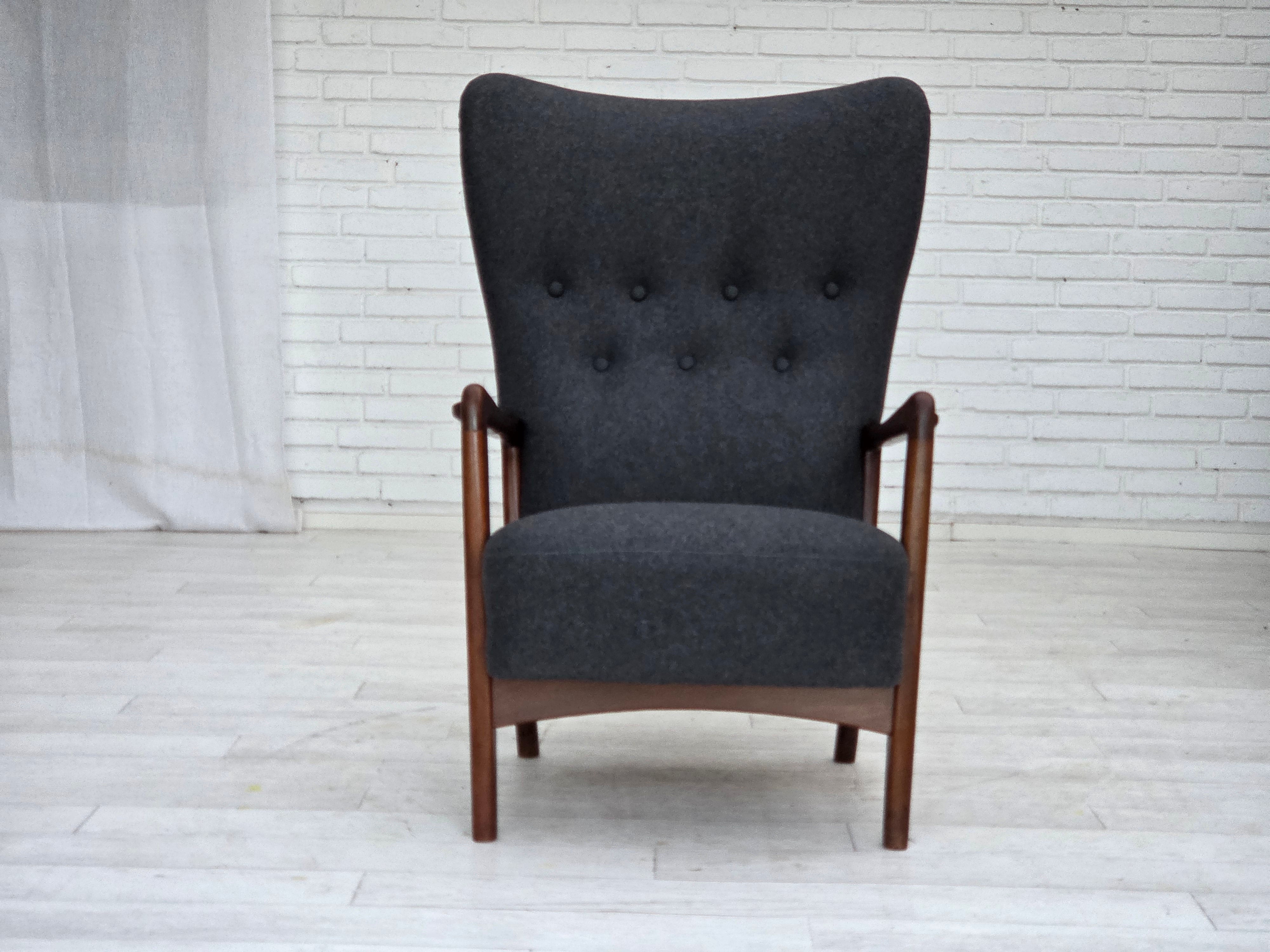 Set_of_Model_8000_Lounge_Chair_and_Ottoman_by_Fritz_Hansen_1960s_Denmark